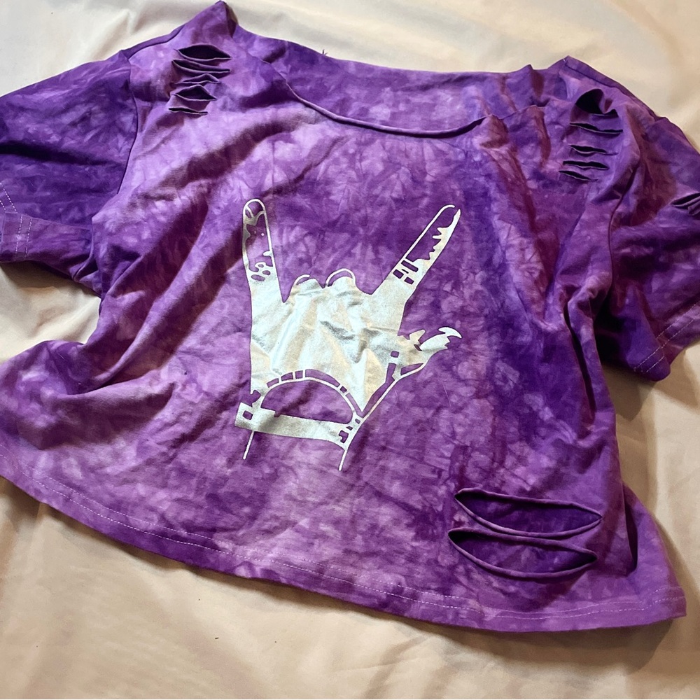 Customized hand sign crop top